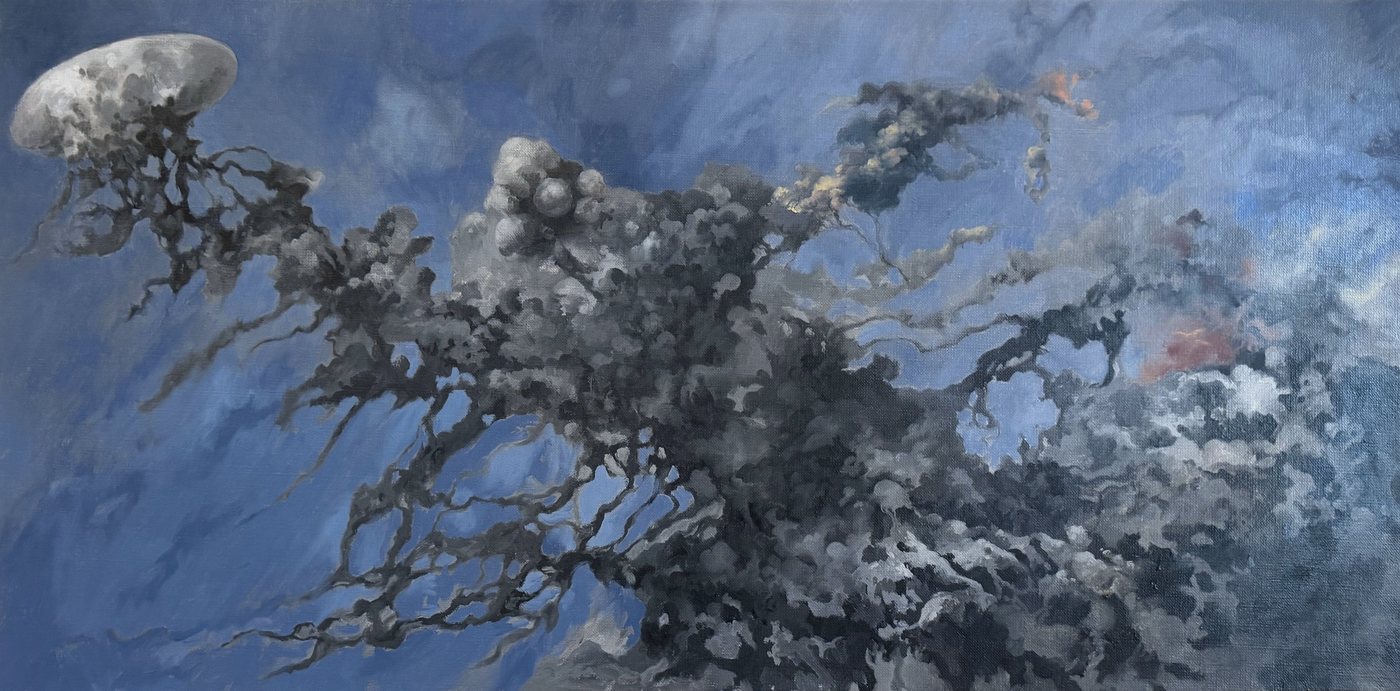 Branche sombre sous une lune, dans un bleu de nuit.
